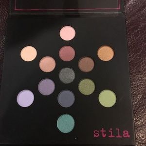 - Stila Eye For Color And Glamor Set Pallet Makeup
